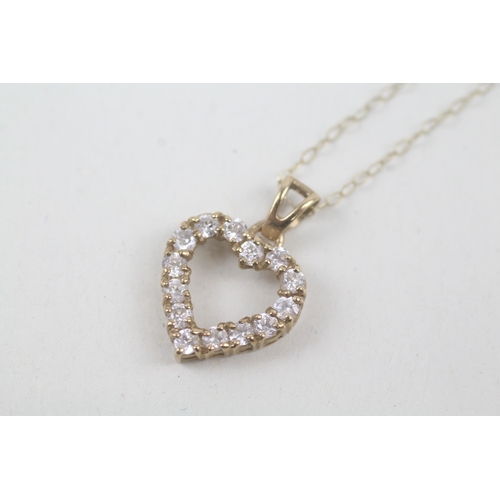 243 - 9ct gold cubic zirconia heart shape pedant necklace (1.7g)