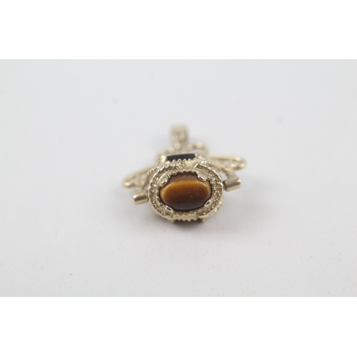 246 - 9ct gold tigers eye, onyx & carnelian spinning fob (2.7g)