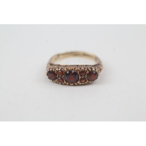 252 - 9ct gold vintage garnet dress ring (2.7g)