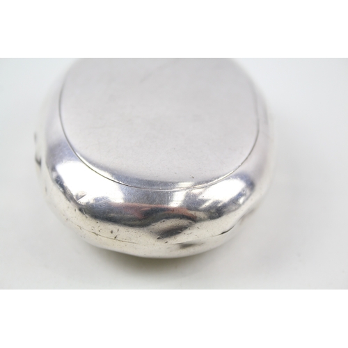 42 - .925 sterling silver squeeze action snuff box