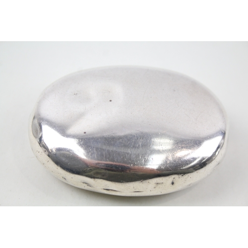 42 - .925 sterling silver squeeze action snuff box