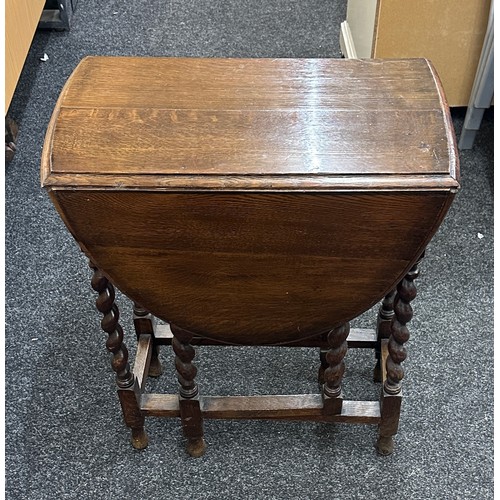 581 - Oak drop leaf barley twist occasional table measures approximately 28 inches tall 36 inches wide 24 ... 