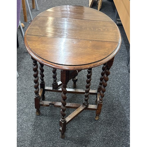 581 - Oak drop leaf barley twist occasional table measures approximately 28 inches tall 36 inches wide 24 ... 