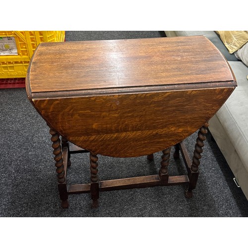 579 - Oak drop leaf occasional table measures approximately 29 inches all 41 inches wide 30 inches depth