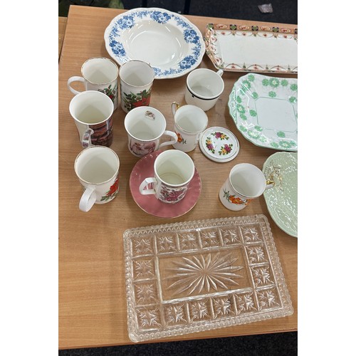 256 - Selection of miscellaneous includes cups, saucers, tea pots etc