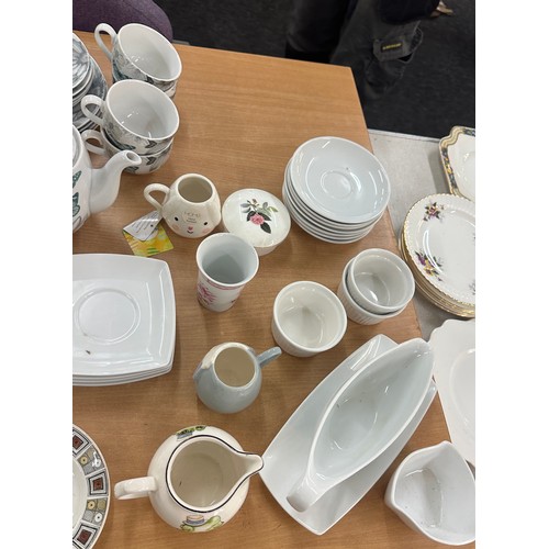 256 - Selection of miscellaneous includes cups, saucers, tea pots etc