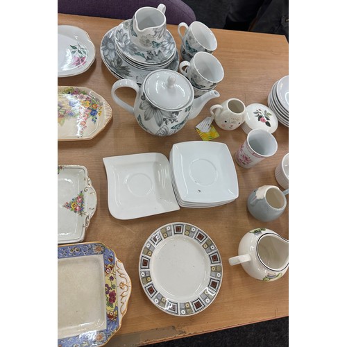 256 - Selection of miscellaneous includes cups, saucers, tea pots etc