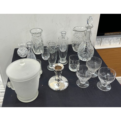 136A - Large selection of assorted glassware includes crystal glass etc