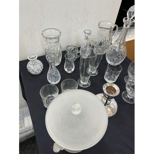 136A - Large selection of assorted glassware includes crystal glass etc