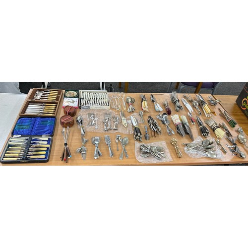 200A - Large selection of cutlery includes cased sets, epns etc