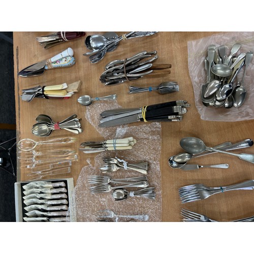 200A - Large selection of cutlery includes cased sets, epns etc