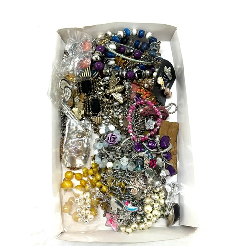 508 - Large selection of assorted costume jewellery