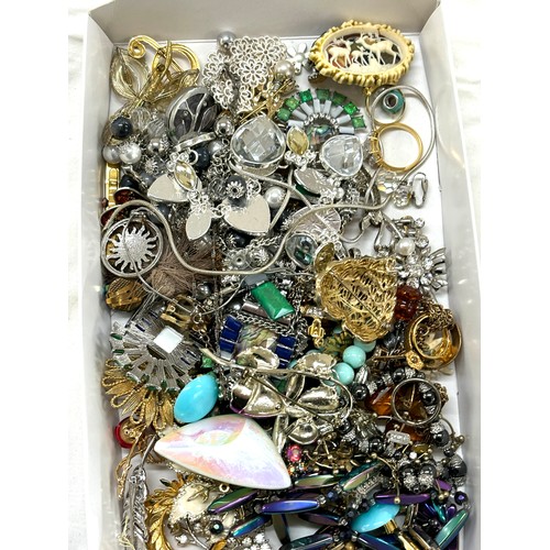 507 - Large selection of assorted costume jewellery