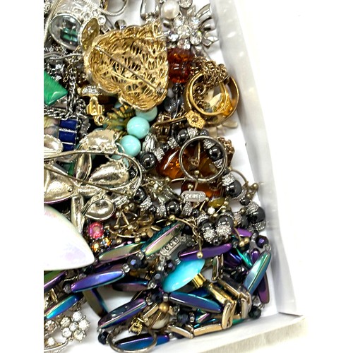 507 - Large selection of assorted costume jewellery