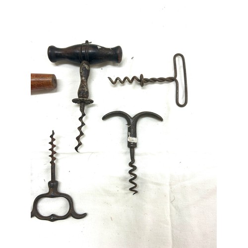 76 - Selection of vintage cork screws