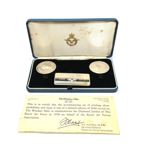 74 - Boxed silver ingot & coins to the diamond jubilee of the royal air force in 1978