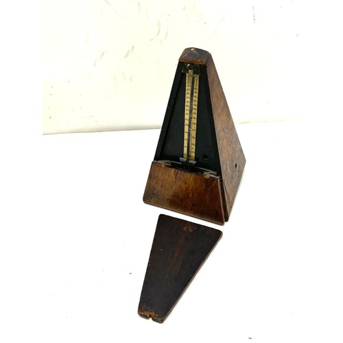 40 - Vintage metronome