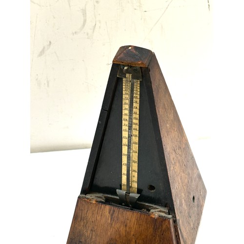 40 - Vintage metronome