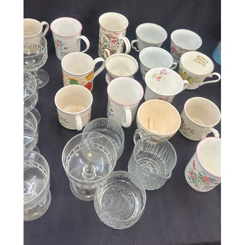 207 - Selection of miscellaneous to include porcelain ' Calyx Ware' bowl, glassware etc