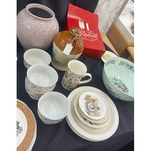 207 - Selection of miscellaneous to include porcelain ' Calyx Ware' bowl, glassware etc