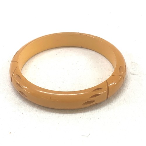 432 - Vintage red Chinese bakelite bangle, vintage orange bakelite bangle