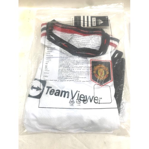 20 - Selection of new and sealed replica football shirts, to include Man United Size L & S, Newcastle XL ... 