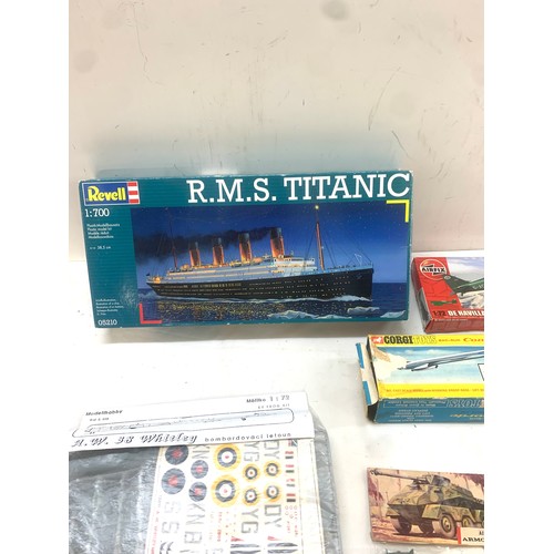 41 - Selection of  aircraft models to include Corgi, Revell Titantic model