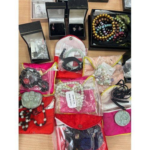 450 - Selection of boxed ladies new costume jewellery to include Honara , items to include earrings, neckl... 