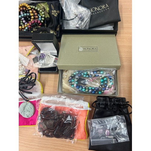 450 - Selection of boxed ladies new costume jewellery to include Honara , items to include earrings, neckl... 