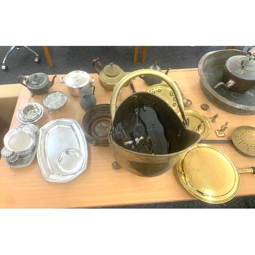 137 - Large selection of metalware to include warming pan, log basket, kettle, tray, lady bell etc