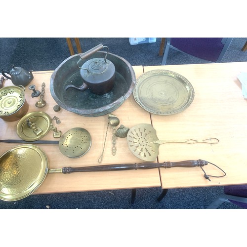 137 - Large selection of metalware to include warming pan, log basket, kettle, tray, lady bell etc