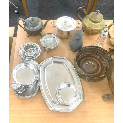 137 - Large selection of metalware to include warming pan, log basket, kettle, tray, lady bell etc