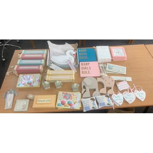 182 - Selection of new baby celebration items to include plaques, tooth fairy cushions, birth certificate ... 