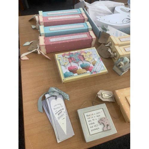 182 - Selection of new baby celebration items to include plaques, tooth fairy cushions, birth certificate ... 