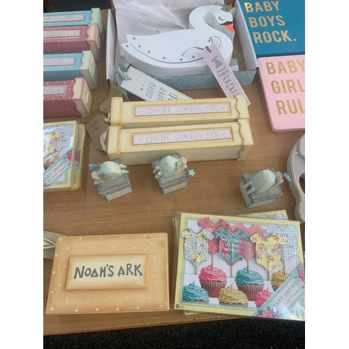 182 - Selection of new baby celebration items to include plaques, tooth fairy cushions, birth certificate ... 