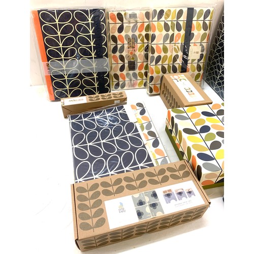 173 - Selection of brand new Orla Kiely stationery to include paperclips, folder, dividers, desk tidy, pen... 