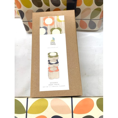 173 - Selection of brand new Orla Kiely stationery to include paperclips, folder, dividers, desk tidy, pen... 