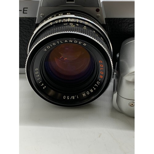 60 - Voigtländer VSL 3-E Black camera with color ultron 1.8/50, together with various camera accessories,... 