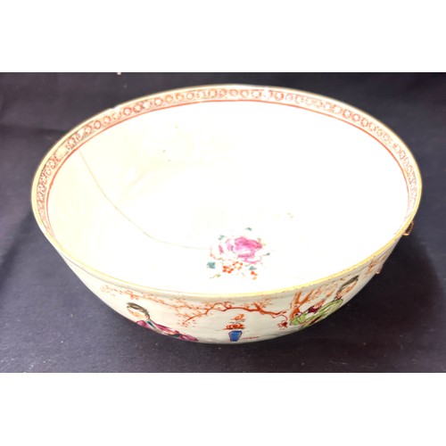 453 - Antique hand painted Chinese famille rose bowl, has been previously repaired, no makers markings,