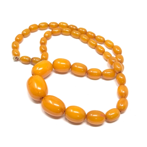 396 - Amber / bakelite bead necklace weight 40g