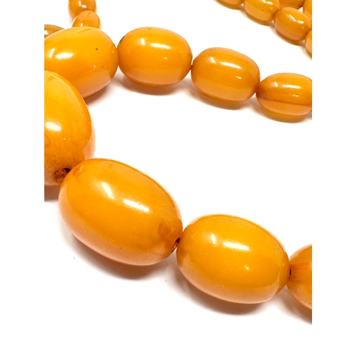 396 - Amber / bakelite bead necklace weight 40g