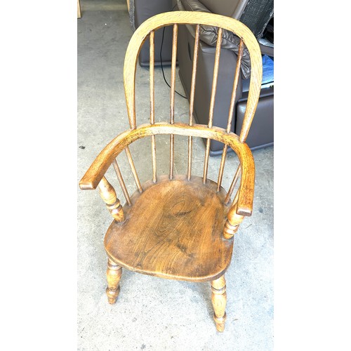 514 - Childs elm Windsor chair, approximate height 28 inches