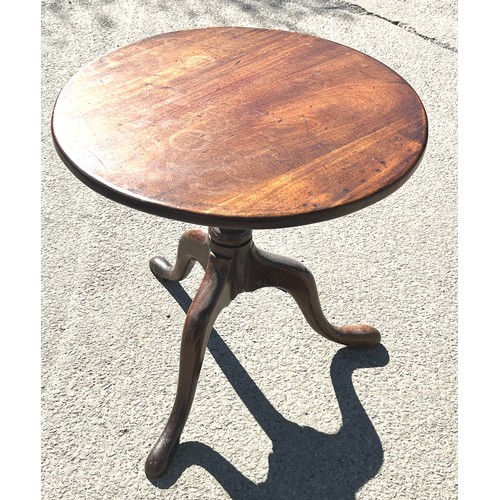 512 - Mahogany occasional table, approximate measurements: Height 23 inches, Depth 22 inches