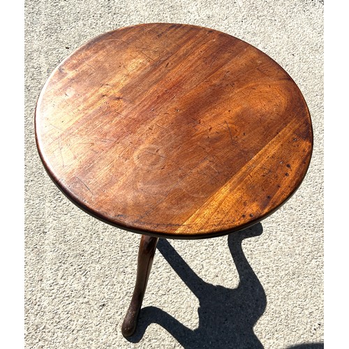 512 - Mahogany occasional table, approximate measurements: Height 23 inches, Depth 22 inches