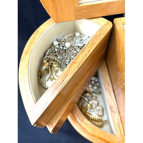 35 - Wooden jewellery box containing costume jewellery