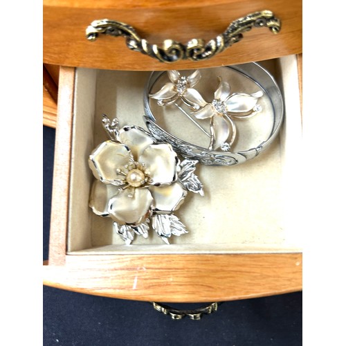 35 - Wooden jewellery box containing costume jewellery