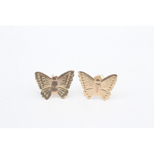 124 - 9ct gold butterfly stud earrings (0.4g)