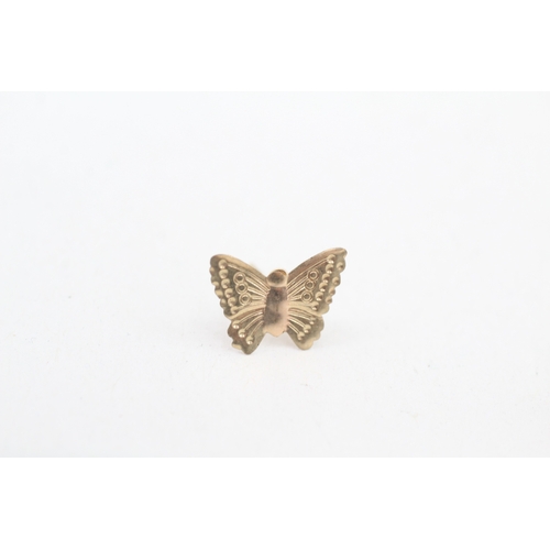 124 - 9ct gold butterfly stud earrings (0.4g)