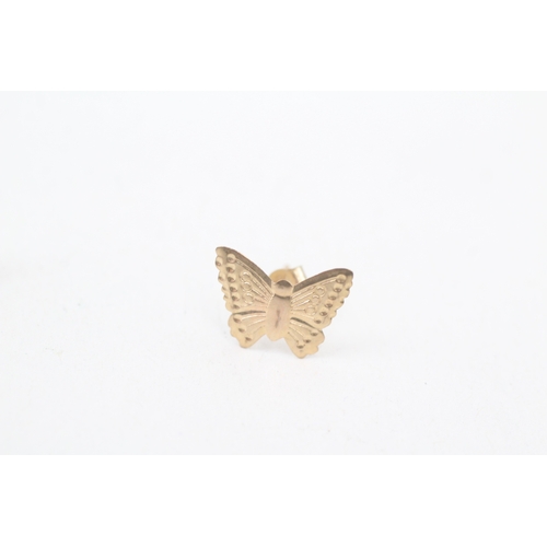 124 - 9ct gold butterfly stud earrings (0.4g)