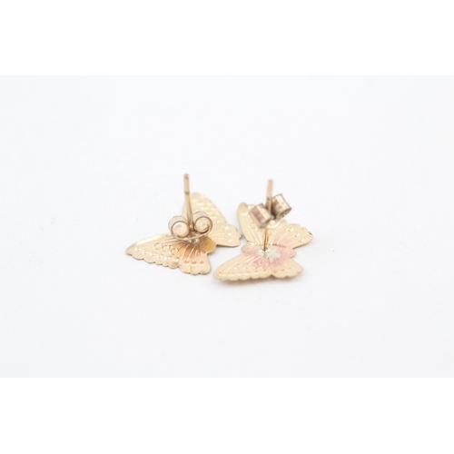 124 - 9ct gold butterfly stud earrings (0.4g)